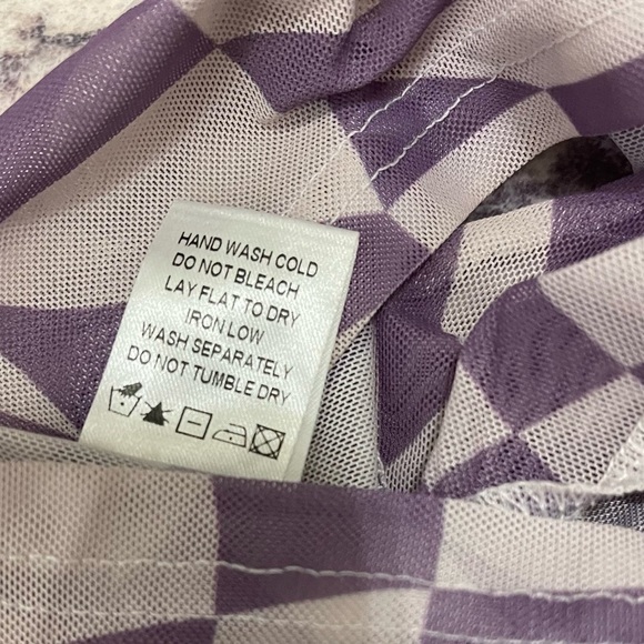 Superdown Moira Cross Over Halter Top Medium - Picture 9 of 9